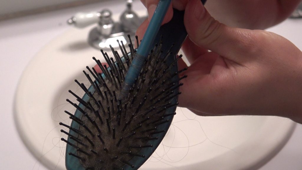 How to clean hairbrushes